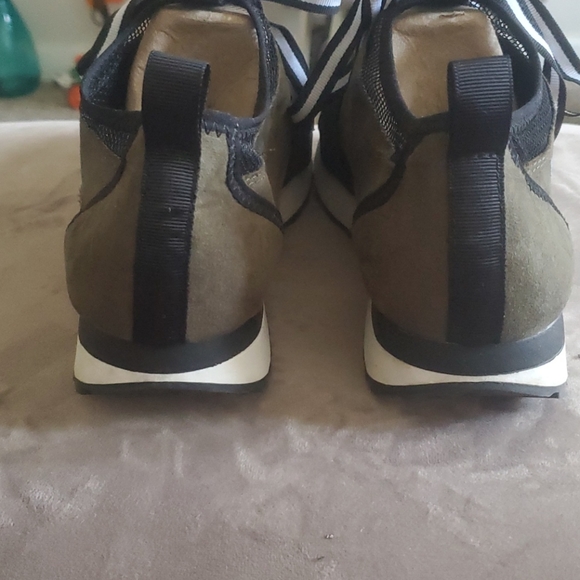 Sneakers - Picture 6 of 7